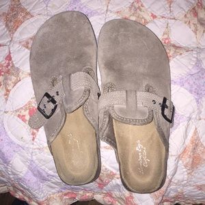 American Eagle slip on shoes